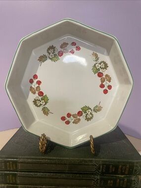 Classic Strawberry Garland Ceramic Serving Plate - White with Green Trim